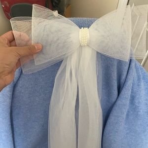 1 wedding veil ($10), gloves ($5), 2 wedding belts ($17) all brand new. Total 30